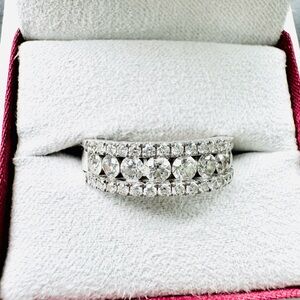 Elegant White Gold Diamond Ring